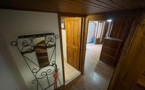 Maison à vendre    2 pièces •  Hures-la-Parade