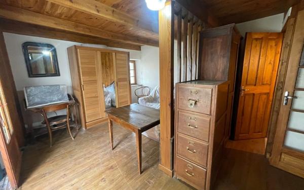 Maison à vendre    2 pièces •  Hures-la-Parade