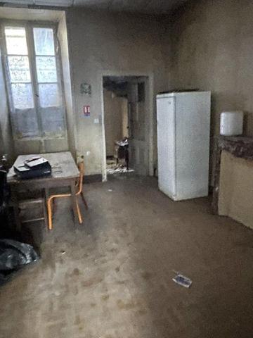 Local mixte (Professionnel/Habitation) à vendre à Ribérac en Dordogne (24600), ref : 077/1632