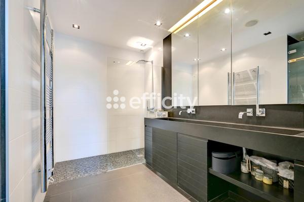 Appartement
         8 pièces
        - 264 m² Bien prestige 1 490 000 € *