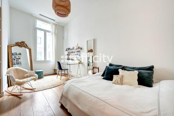 Appartement
         8 pièces
        - 264 m² Bien prestige 1 490 000 € *