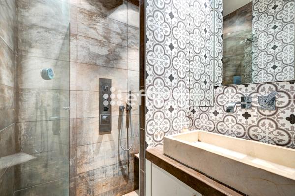 Appartement
         8 pièces
        - 264 m² Bien prestige 1 490 000 € *