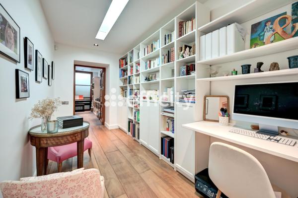 Appartement
         8 pièces
        - 264 m² Bien prestige 1 490 000 € *