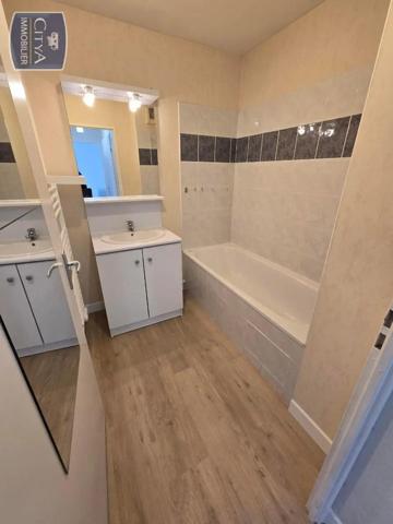 Appartement à louer 3 pièces 51.79m² Vayres (33870)