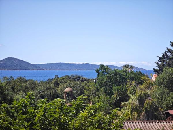 Vue mer, extérieurs et potentiel : une villa singulière