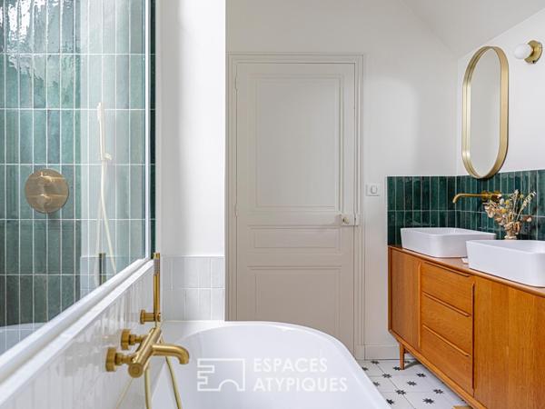 Une maison familiale de charme avec cour-jardin et garage