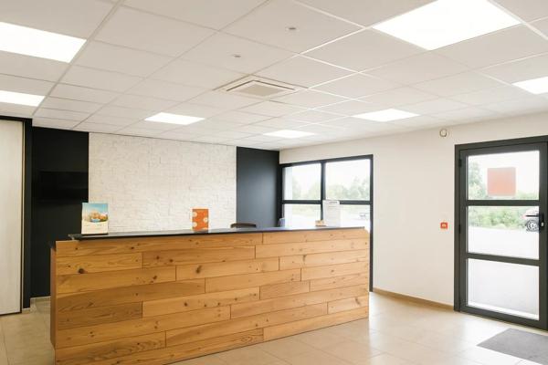 Location Fonds de commerce 3 pièces 942 m2 à Bias