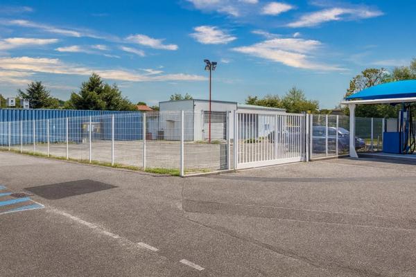 Location Fonds de commerce 3 pièces 942 m2 à Bias