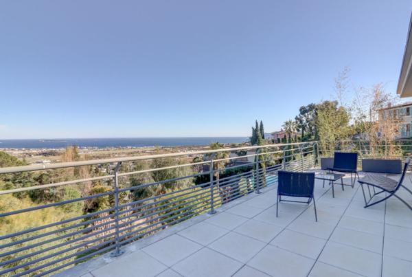 Villa contemporaine avec piscine - vue mer panoramique