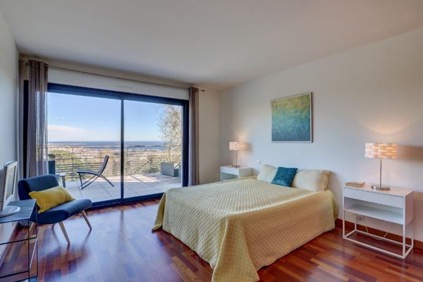 Villa contemporaine avec piscine - vue mer panoramique