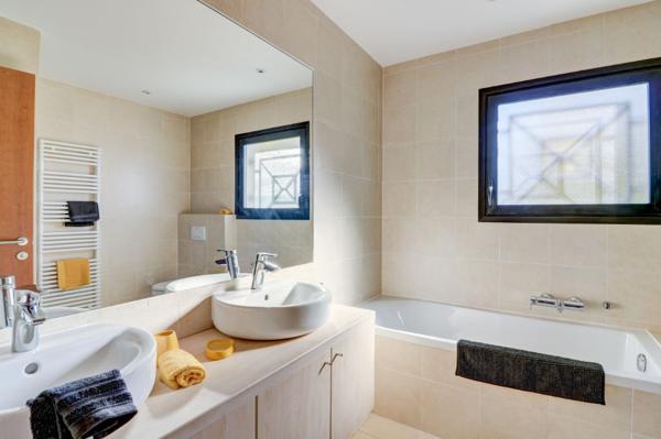 Villa contemporaine avec piscine - vue mer panoramique