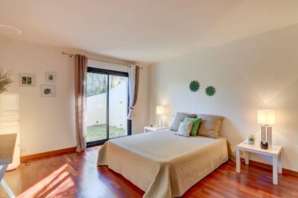 Villa contemporaine avec piscine - vue mer panoramique