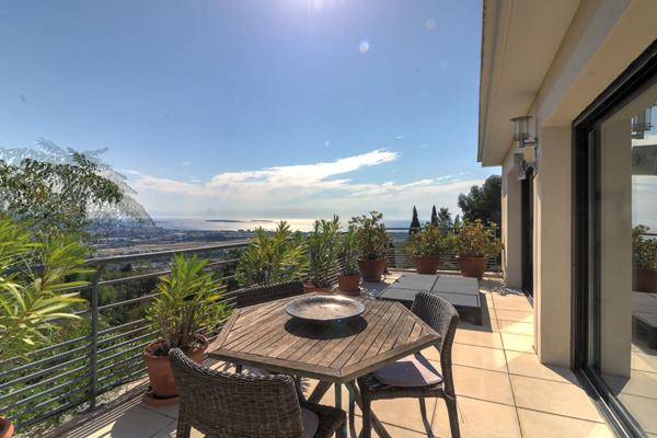 Villa contemporaine avec piscine - vue mer panoramique