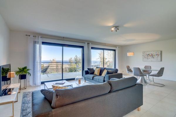 Villa contemporaine avec piscine - vue mer panoramique