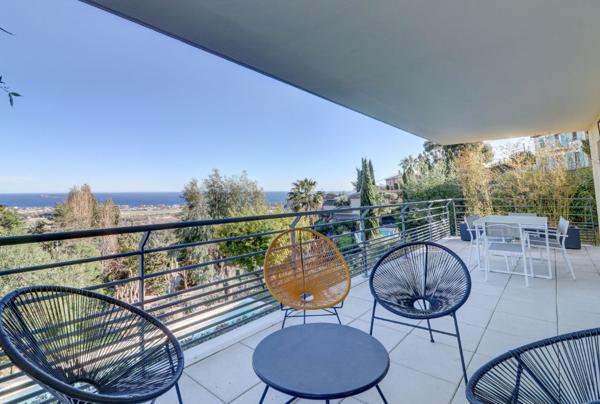 Villa contemporaine avec piscine - vue mer panoramique