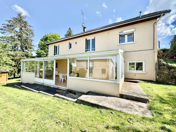Vaste Maison individuelle P8 à rénover - LE VERNET (03200) - Terrain - garage, carport et atelier.