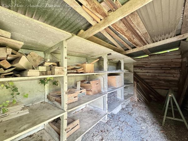 Vaste Maison individuelle P8 à rénover - LE VERNET (03200) - Terrain - garage, carport et atelier.