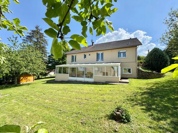 Vaste Maison individuelle P8 à rénover - LE VERNET (03200) - Terrain - garage, carport et atelier.