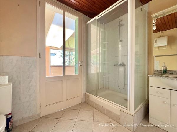 Vaste Maison individuelle P8 à rénover - LE VERNET (03200) - Terrain - garage, carport et atelier.