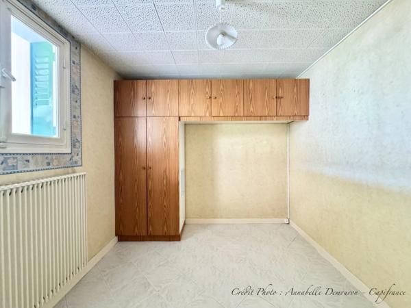 Vaste Maison individuelle P8 à rénover - LE VERNET (03200) - Terrain - garage, carport et atelier.