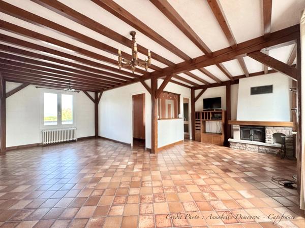 Vaste Maison individuelle P8 à rénover - LE VERNET (03200) - Terrain - garage, carport et atelier.