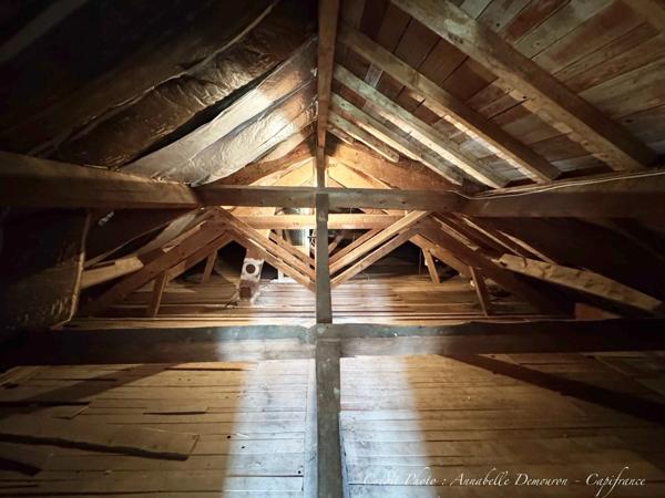 Vaste Maison individuelle P8 à rénover - LE VERNET (03200) - Terrain - garage, carport et atelier.