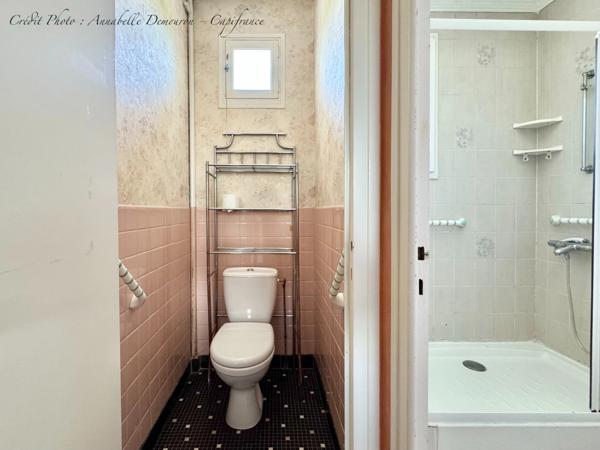 Vaste Maison individuelle P8 à rénover - LE VERNET (03200) - Terrain - garage, carport et atelier.