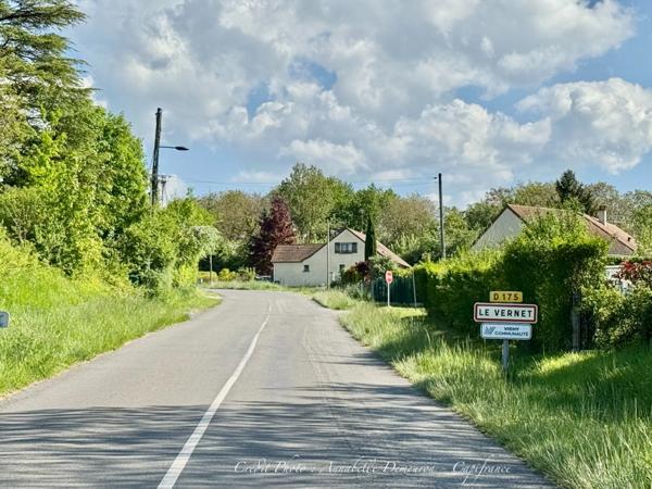 Vaste Maison individuelle P8 à rénover - LE VERNET (03200) - Terrain - garage, carport et atelier.