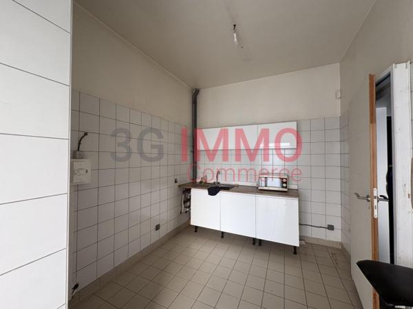 Location / Local Commercial à Bessines (79000)