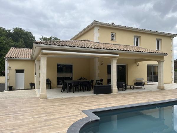 Maison à vendre |  Magnac-sur-Touvre |  7 pièces | 194 m²