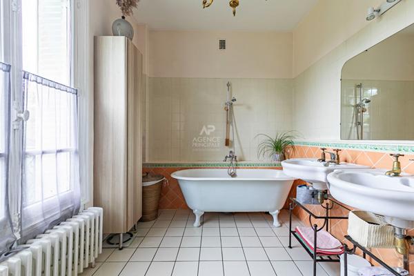 Croissy-sur-Seine Maison 8 pièce(s) location meublée

Loyer €6 500/mois **

- Ref : 150872