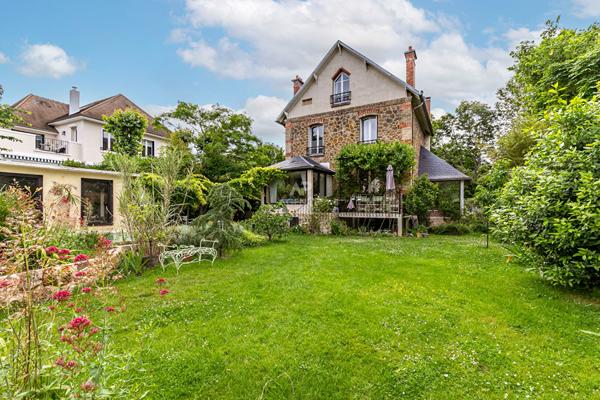 Croissy-sur-Seine Maison 8 pièce(s) location meublée

Loyer €6 500/mois **

- Ref : 150872