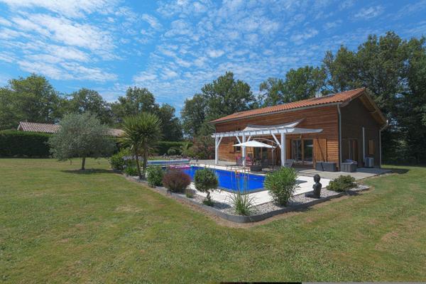 Villa contemporaine avec piscine et grand terrain – Monclar de Quercy