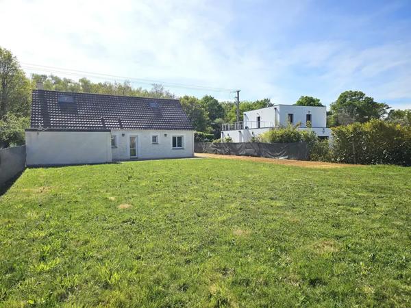 Maison récente, 5 chambres et un garage sur 950m2