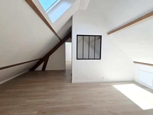 Maison récente, 5 chambres et un garage sur 950m2