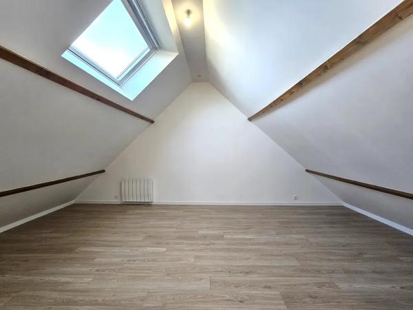 Maison récente, 5 chambres et un garage sur 950m2