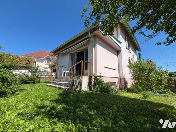 Maison 6 pièces (environ 128 m² habitables), située dans un secteur calme, proche commodités