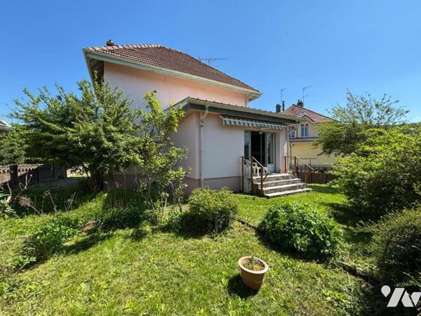 Maison 6 pièces (environ 128 m² habitables), située dans un secteur calme, proche commodités