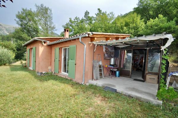 Dpt Alpes de Haute Provence (04), Proche ENTREVAUX à vendre Maison plain pied 2 pièces 50 m² sur 3400 m² de Terrain