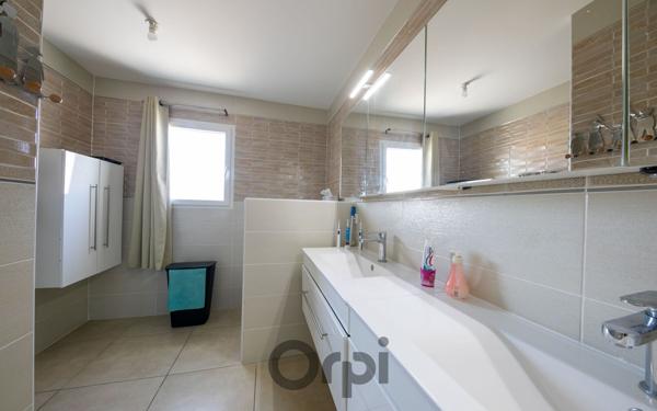 Maison à vendre    6 pièces •  Saint-Estève