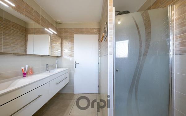 Maison à vendre    6 pièces •  Saint-Estève