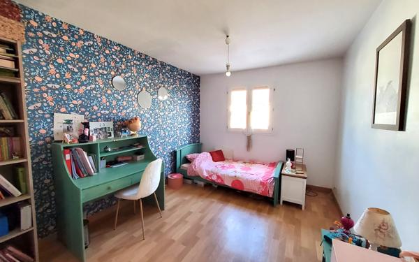 MAISON A ETAGES - 4 CHAMBRES ET 1 BUREAU