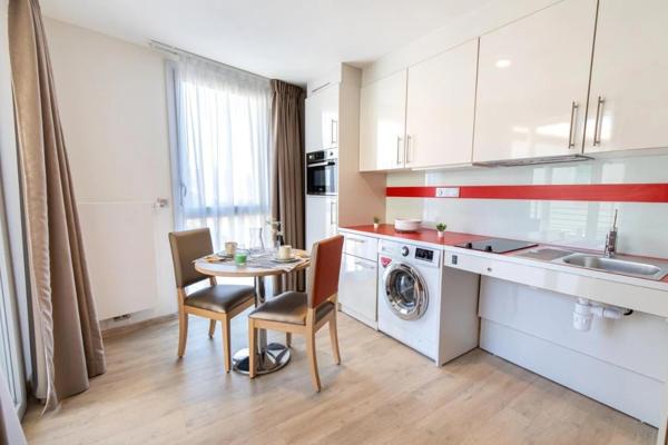 Fréjus plage/centre ville -appartement T1 meublé dans résidence services seniors de standing