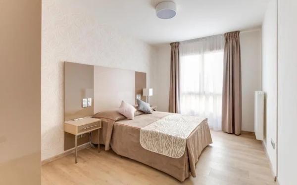 Fréjus plage/centre ville -appartement T1 meublé dans résidence services seniors de standing