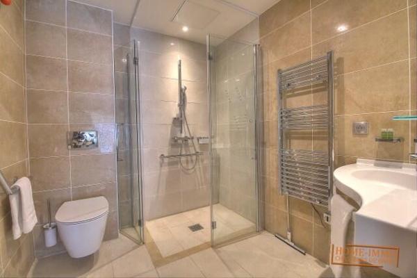 Fréjus plage/centre ville -appartement T1 meublé dans résidence services seniors de standing