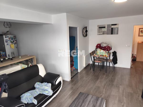 Corbeil-Essonnes (91100) TERRASSE DE 22M2 ENVIRON IDEAL INVESTISSEMENT LOCATIF