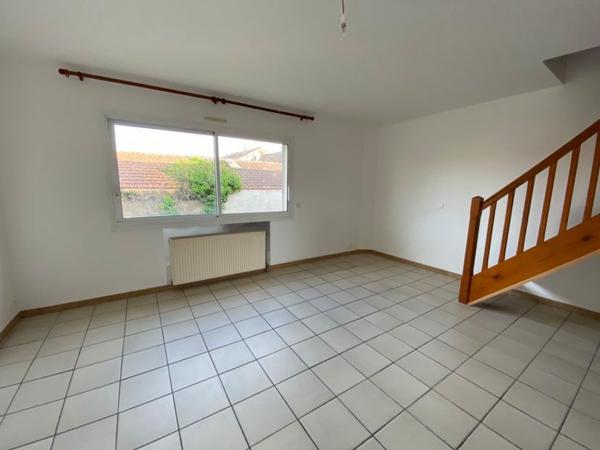 Appartement A louer T3 vide en duplex Narrosse Dax terrasse garage cuisine moderne