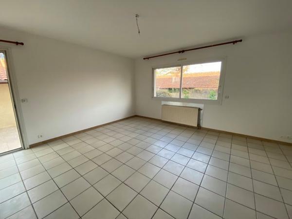 Appartement A louer T3 vide en duplex Narrosse Dax terrasse garage cuisine moderne