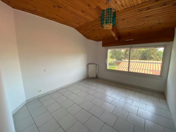 Appartement A louer T3 vide en duplex Narrosse Dax terrasse garage cuisine moderne