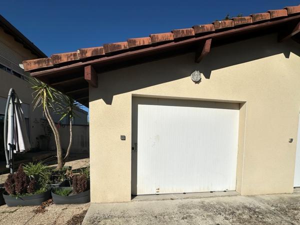 Appartement A louer T3 vide en duplex Narrosse Dax terrasse garage cuisine moderne